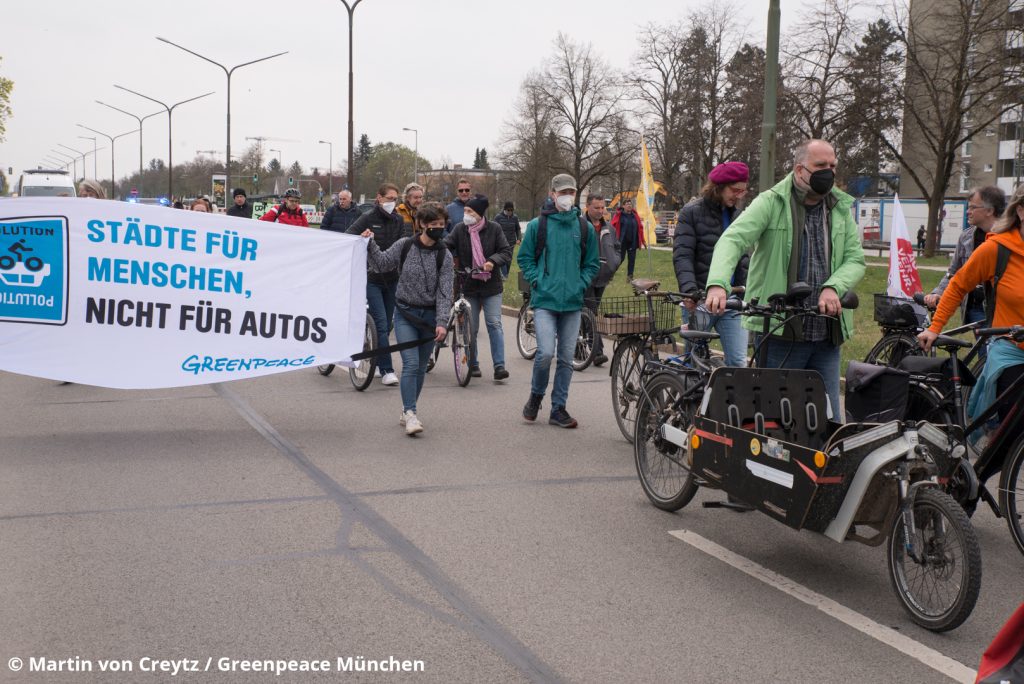 Städte für Menschen nicht für Autos - Demo gegen einen neuen Autobahntunnel im Hasenbergl