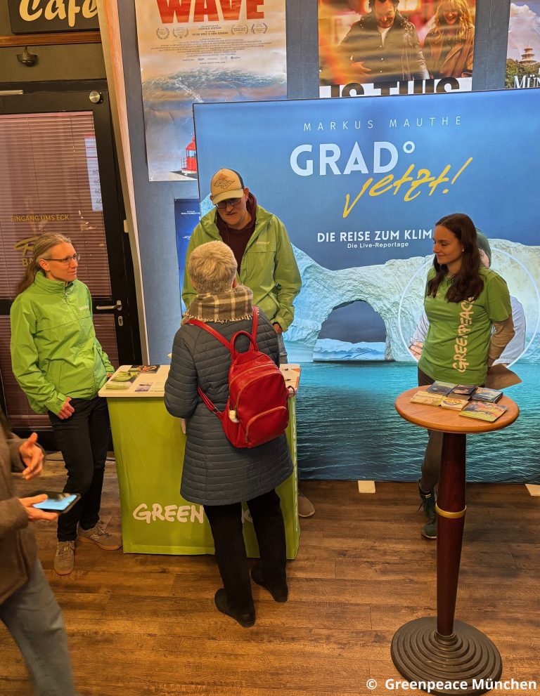 Infostand im Rio Filmpalast vor der Multivisionsshow von Markus Mauthe