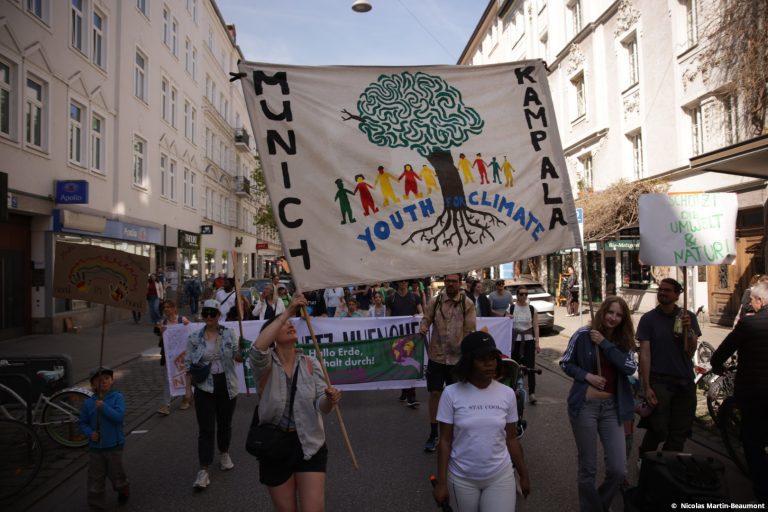 Demonstrationszug zwischen Weißenburger Platz und Ostbahnhof beim Young Climate March