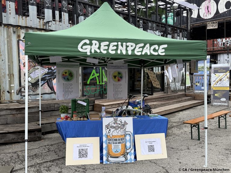 Infostand von Greenpeace München beim Day of Hope 2026 im Werksviertel