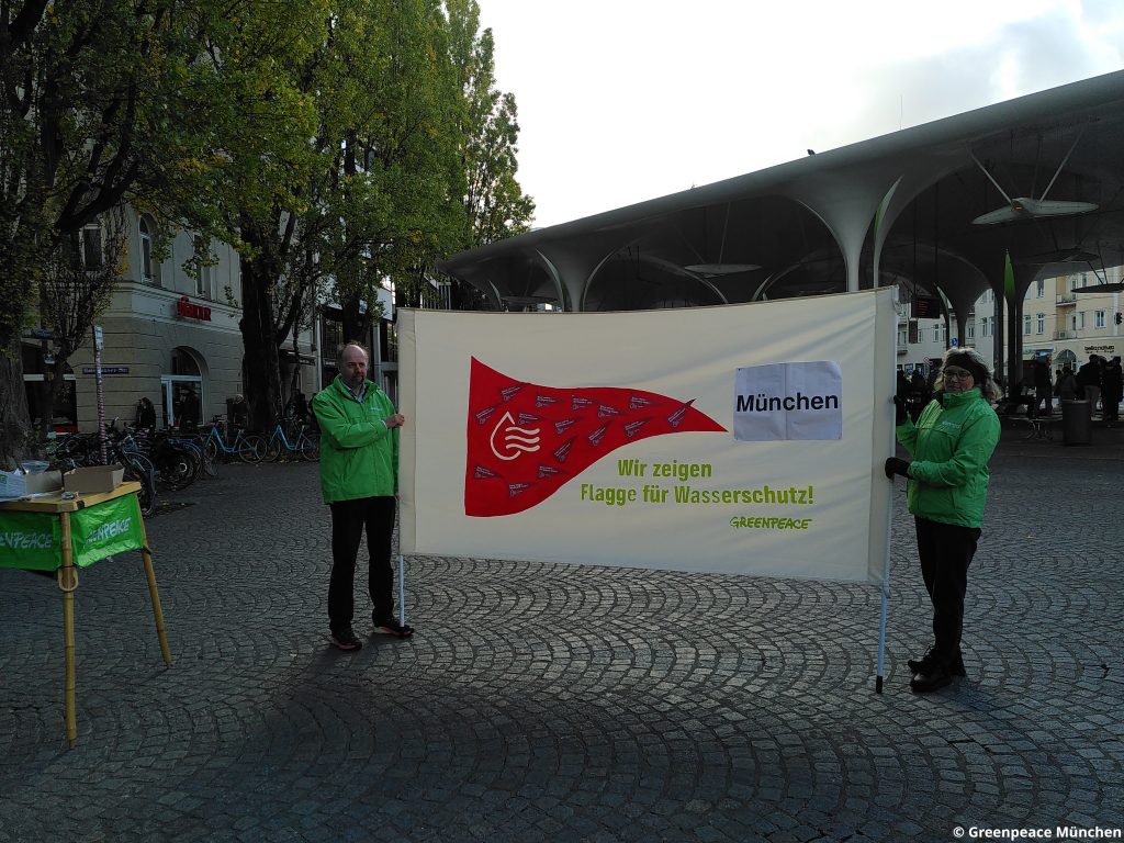 Aktionstag von Greenpeace München zum Thema Wasserschutz und Überdüngung an der Münchner Freiheit am 24. Oktober 2026